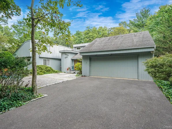 271 Bread And Cheese Hollow Road, Northport, NY 11768