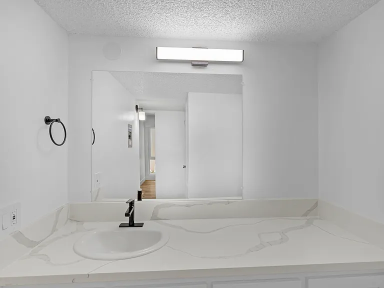 Courtyard Apartments — Photo 33