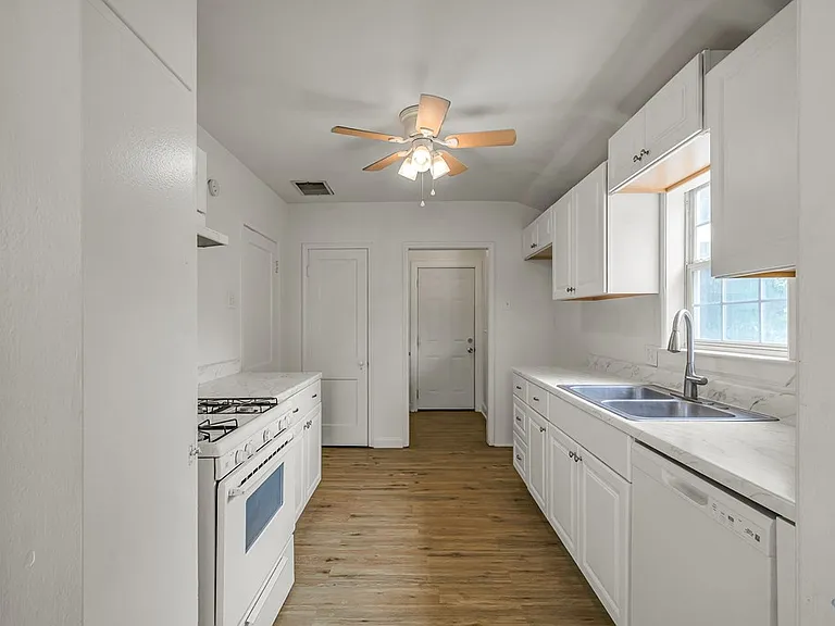 609 Storey Ave — Photo 14