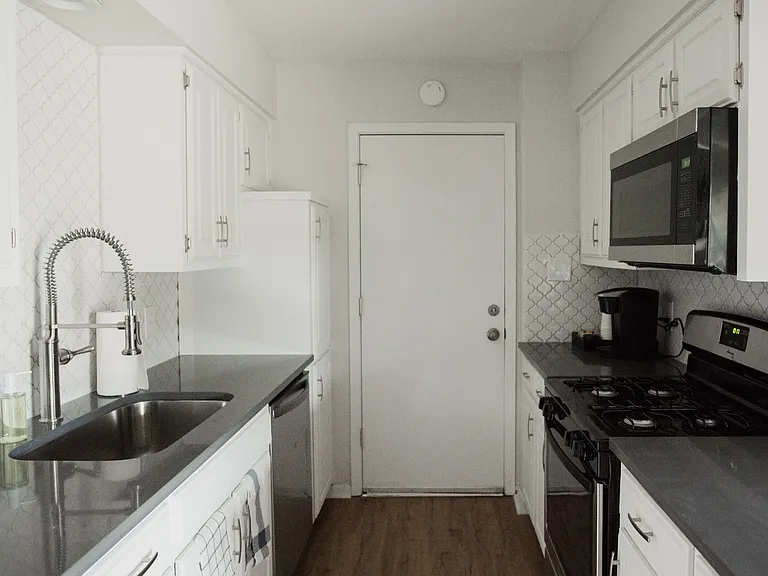 2000 Wisteria St — Photo 5