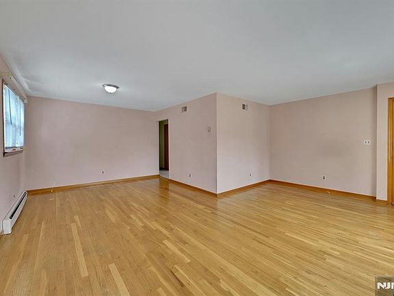 4th image of 502 Cross St
