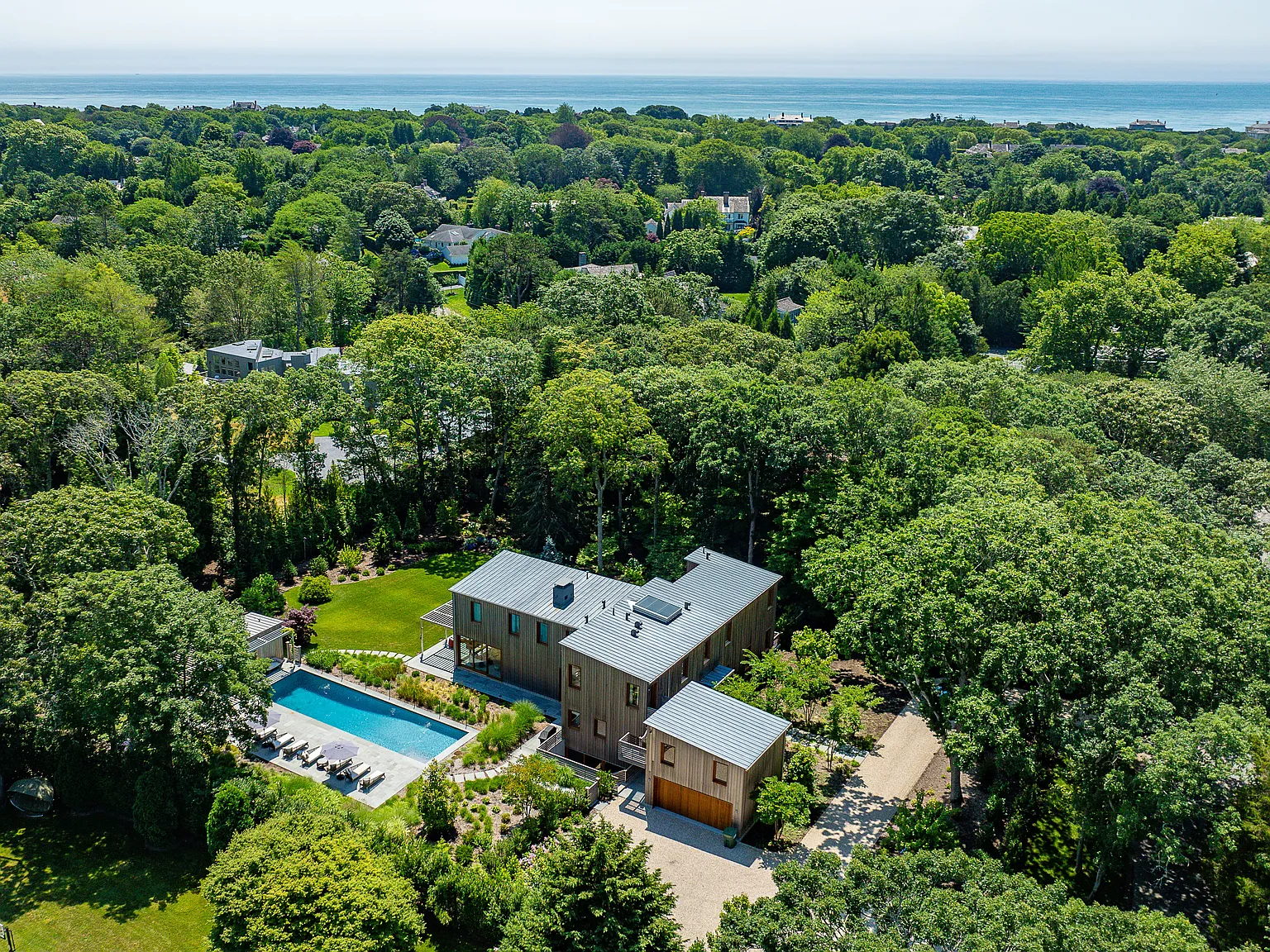 Stunning New East Hampton Village Rental — Photo 3
