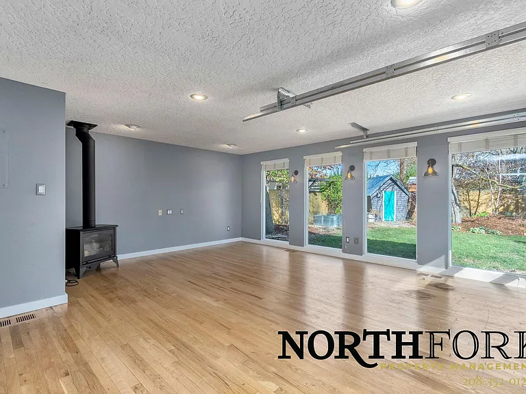 2426 N Redway Rd — Photo 11