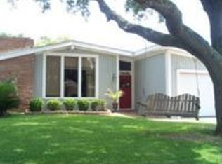35 Willow Ln, Galveston, TX 77551