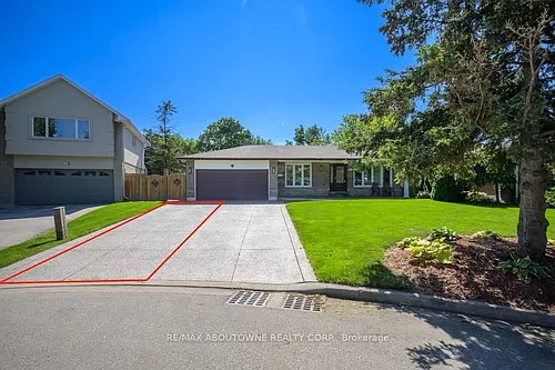 2444 Woburn Cres Photo 1