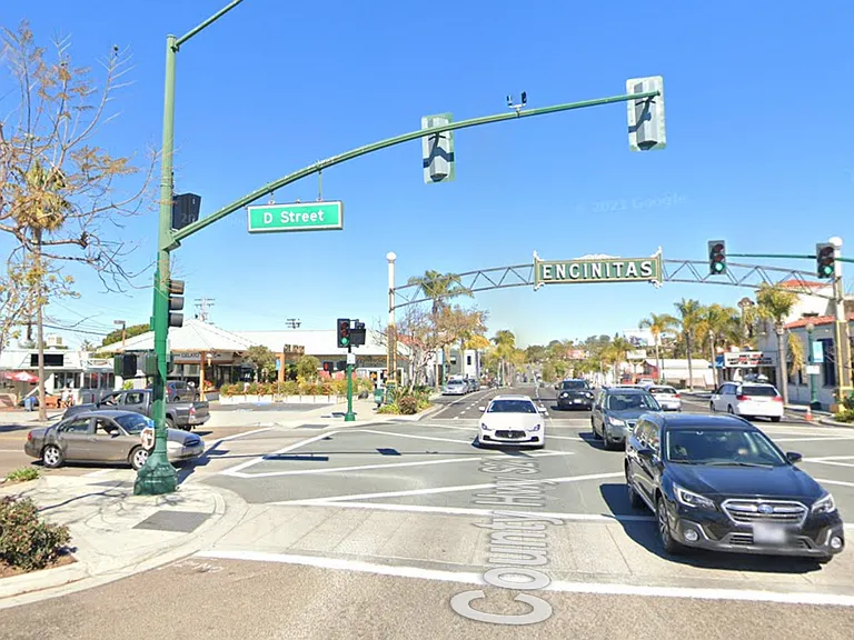 582 S Coast Highway 101 — Photo 10
