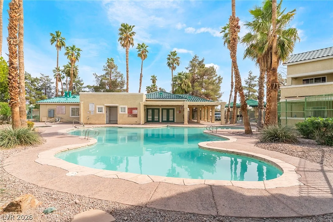 3 bed, 2.0 bath, 1197 sqft, $1,750 — Photo 1