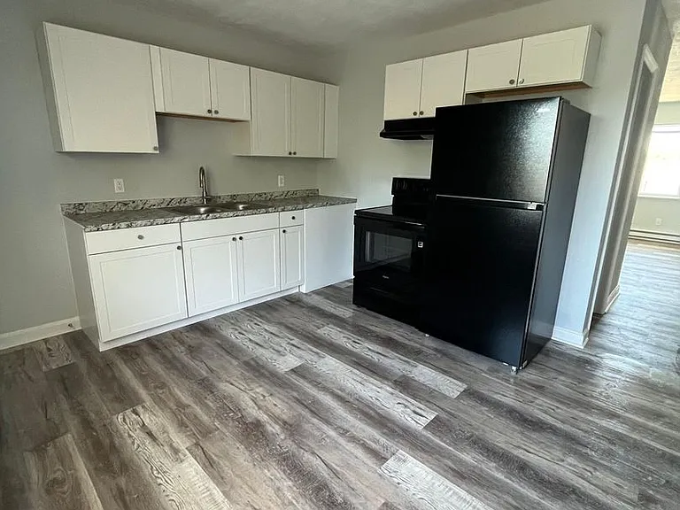 1350 N Chestnut St — Photo 1