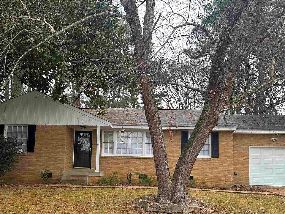 1st image of 909 Graycroft Dr SW