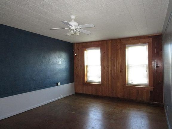 4th image of 115 W Barnard St