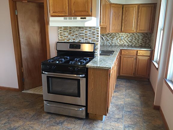 3rd image of 97 Oakland Ave APT 2