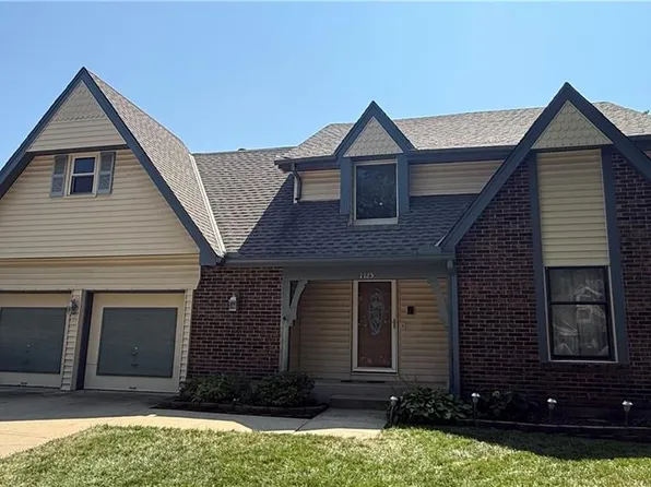1125 E Sleepy Hollow Dr, Olathe, KS 66062