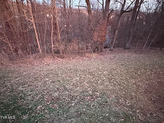 5th image of 714 Turnpike Ct