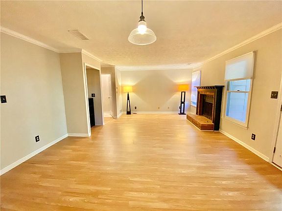 5th image of 6395 Windsor Trace Dr