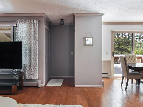 4th image of 3814 Maid Marian Ln #C