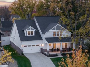 906 E Auman Dr, Carmel, IN