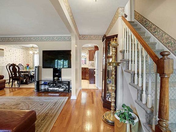 5th image of 123 Aster Dr