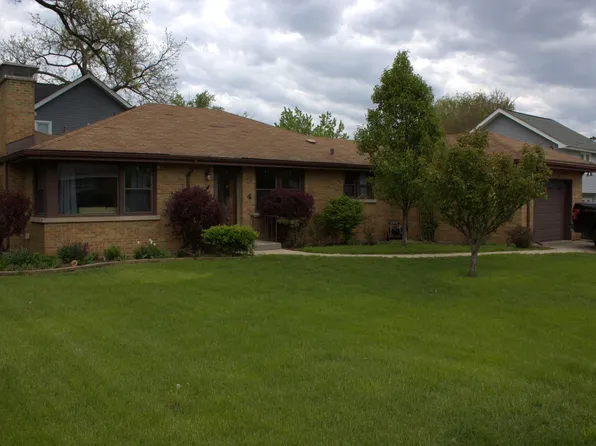 4 E Madison St, Villa Park, IL 60181