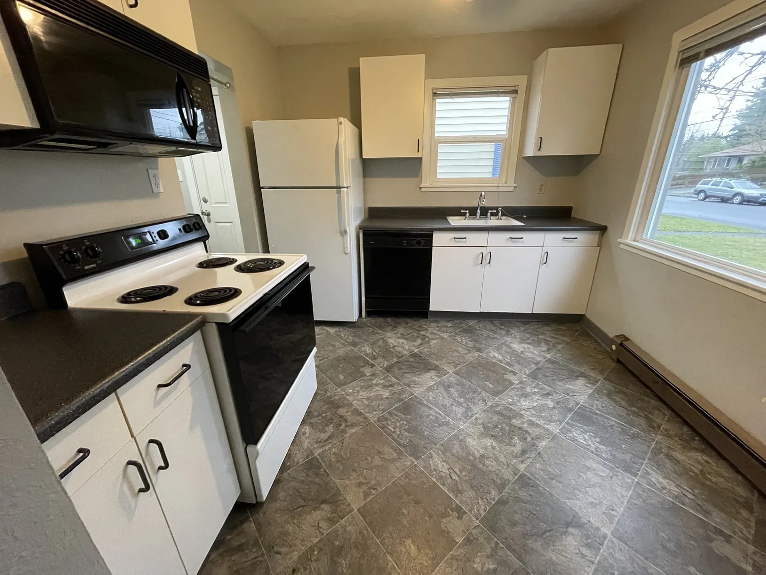 2 bed, 724 sqft, $2,050 — Photo 4