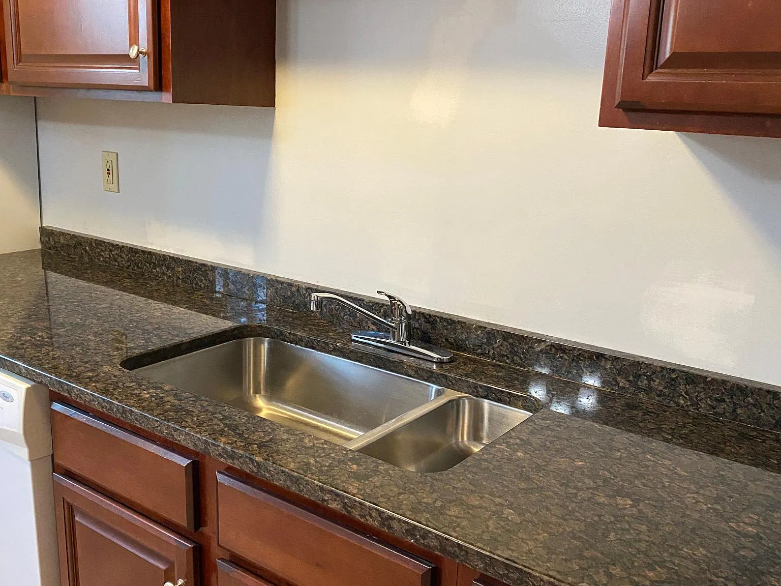 3 bed, 1.5 bath, 1000 sqft, $1,700 — Photo 3