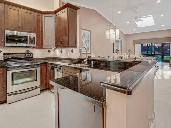 6069 Sunny Pointe Circle, Delray Beach, FL 33484