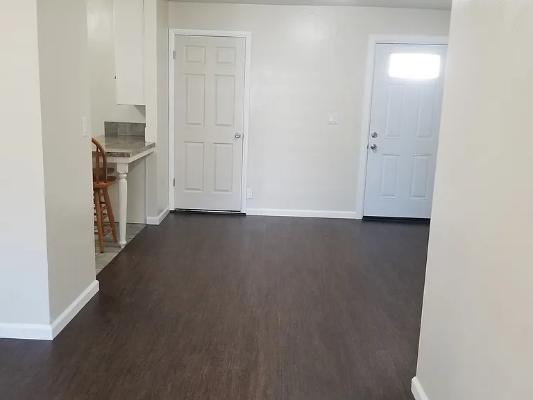 515 Warwick Dr — Photo 15