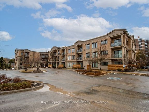2nd image of 869 Clonsilla Ave #212