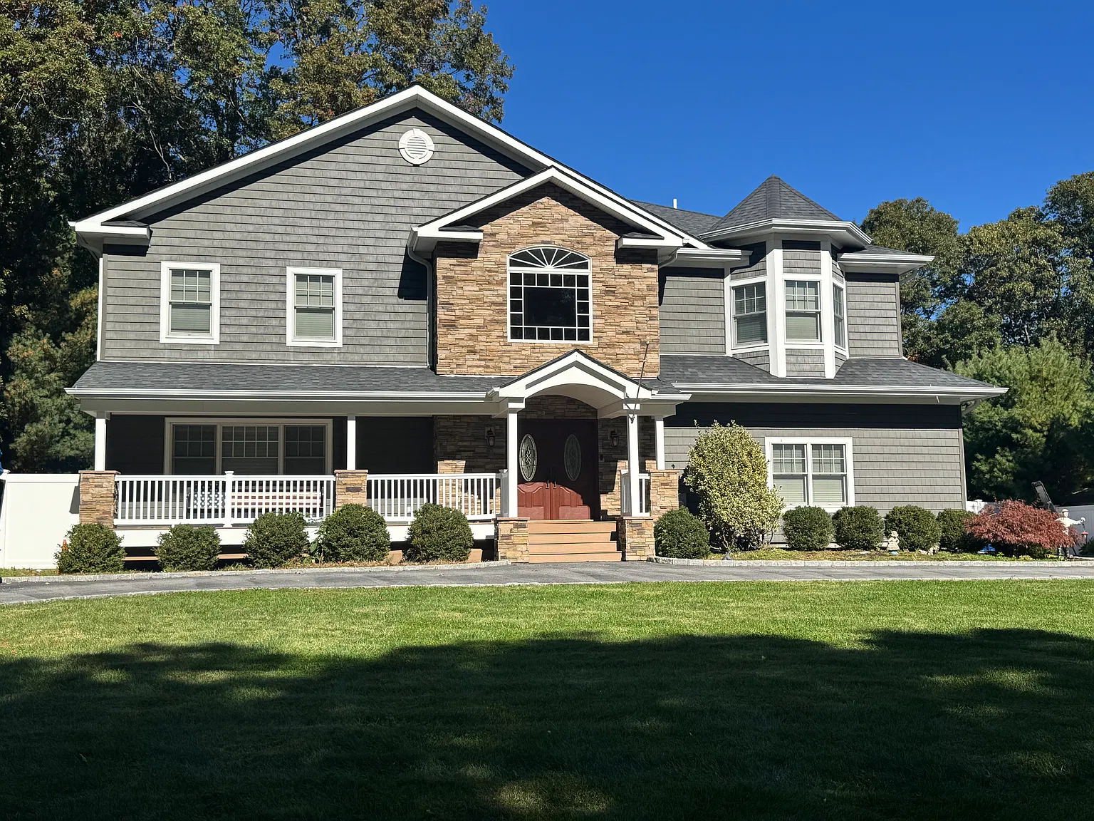 4 bed, 2.5 bath, 3728 sqft, $6,500 — Photo 1