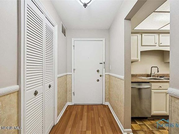 3rd image of 4243 W Bancroft St APT 204W