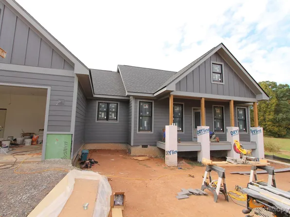 71 S Melissa Way, Hendersonville, NC 28791