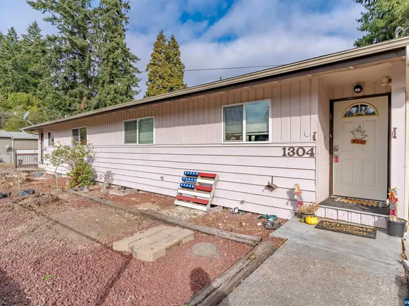 1304 Grape St, Sweet Home, OR 97386