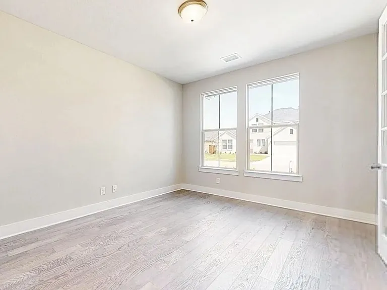1432 Lawnview Dr — Photo 15