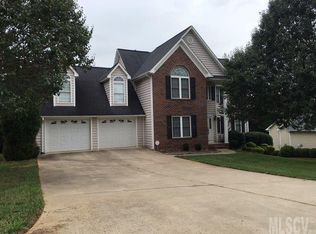 2587 Ironwood Dr, Hickory, NC 28602