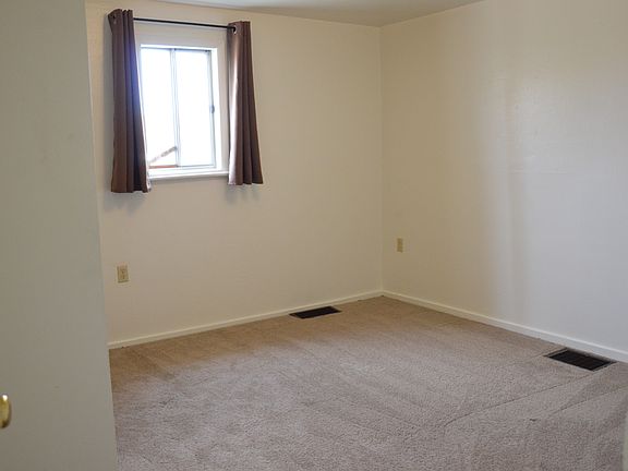 4th image of 403 Park St
