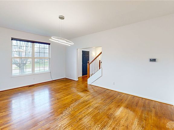 4th image of 40 Millbrook Ct