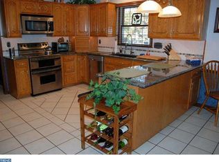 72 Downing Dr, Wyomissing, PA 19610