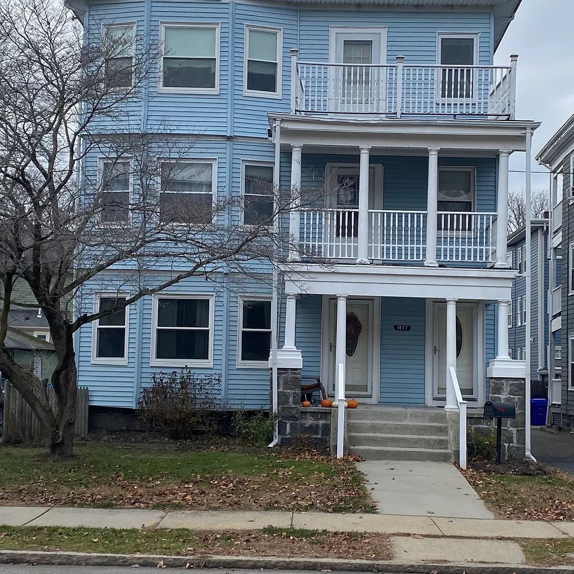 2 bed, 1.0 bath, 1300 sqft, $3,200 — Photo 1