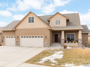 2401 S Silverthorne Ave, Sioux Falls, SD 57110