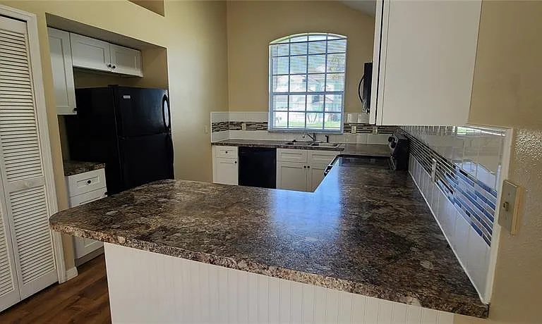 2411 Berkshire Ct — Photo 8