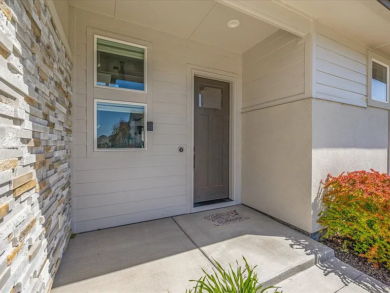 5562 S Zaivcla Ave — Photo 2