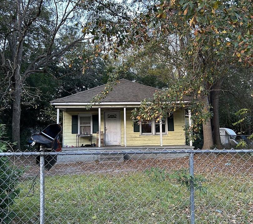 2nd image of 31 White St