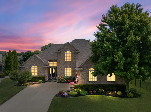 29047 Bay Pointe Dr, Chesterfield, MI 48047