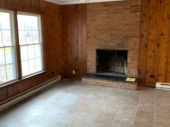 Living Room with fireplace