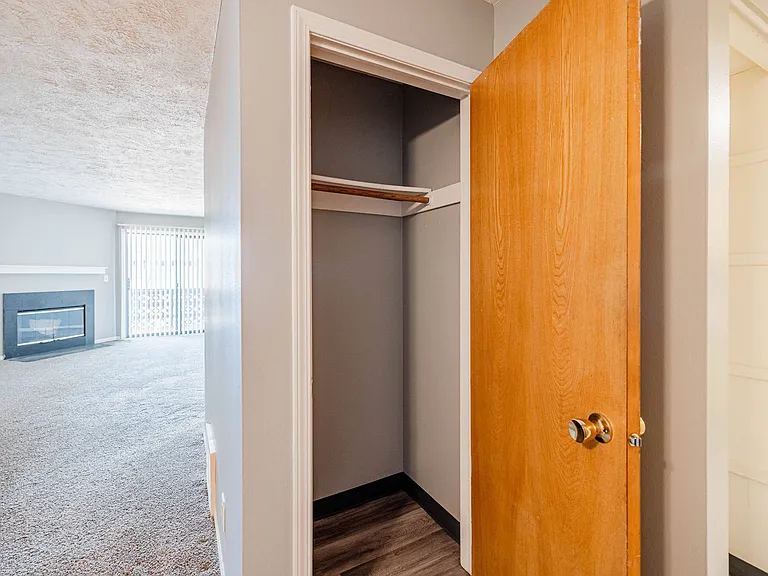 Applewood Pointe Apartments — Photo 27
