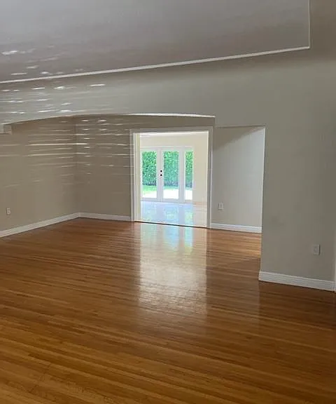 1431 Sarria Ave — Photo 2