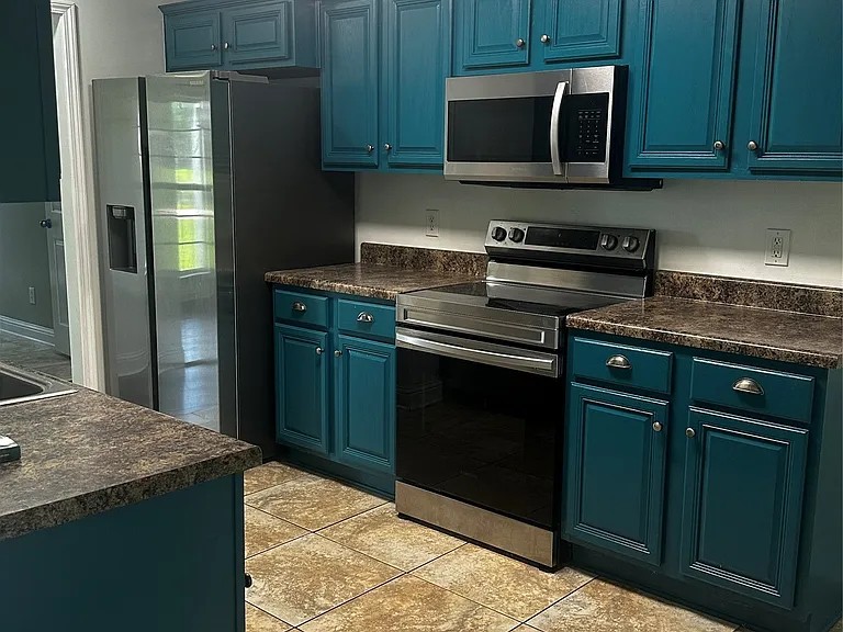 90 Stoneridge Dr — Photo 2