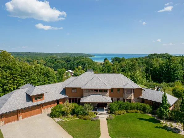 3888 Swaney Rd, Traverse City, MI 49686