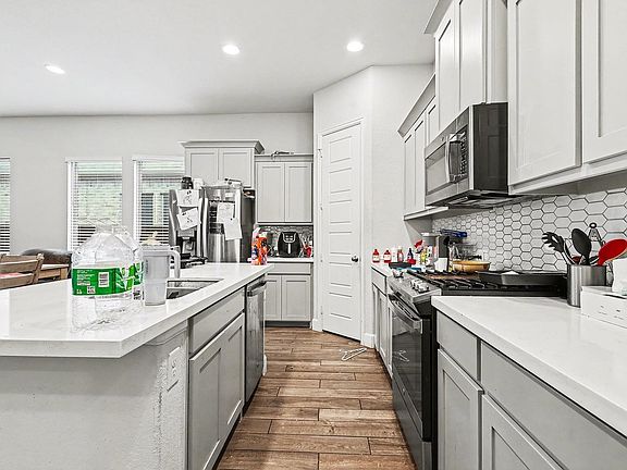 5th image of 2208 Rothbury Dr