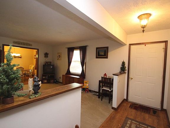 2nd image of 1737 Beech Dr N