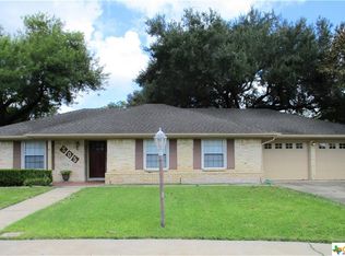 205 Hampton Ct, Victoria, TX 77904